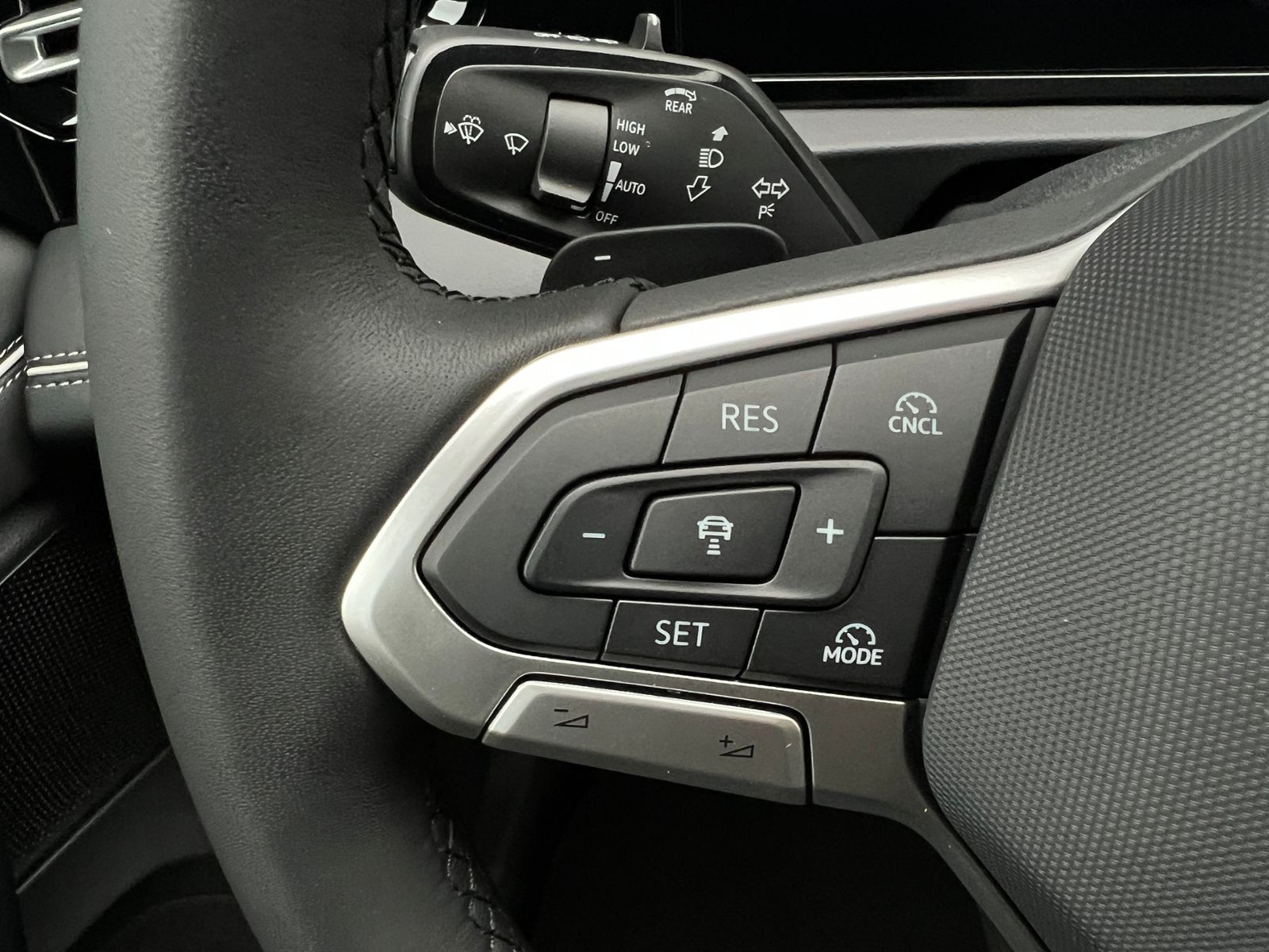 Fahrzeugabbildung Volkswagen Tiguan Elegance 2.0 TDI DSG *AHK, IQ.Light, 18'-