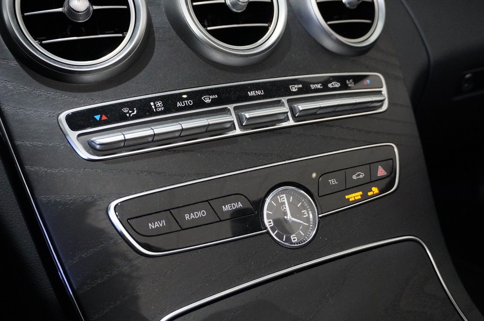 Fahrzeugabbildung Mercedes-Benz C 200 CABRIO 9G AMG LINE NAVI/LED/KAMERA/SPORT