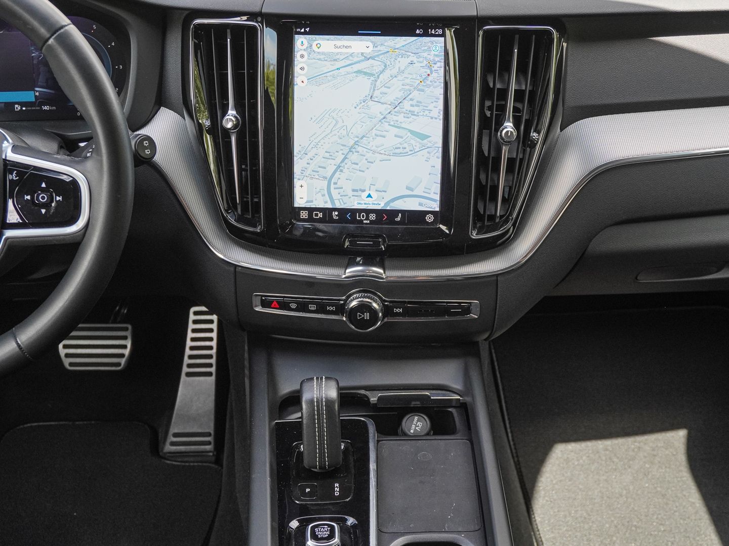 Volvo XC60 R Design AWD AHK Navi Leder Digitales Cockp foto 11
