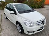 Mercedes-Benz B 180 BlueEFFICIENCY - - gebrauchte Mercedes-Benz B 180 aus dem Jahr 2010
