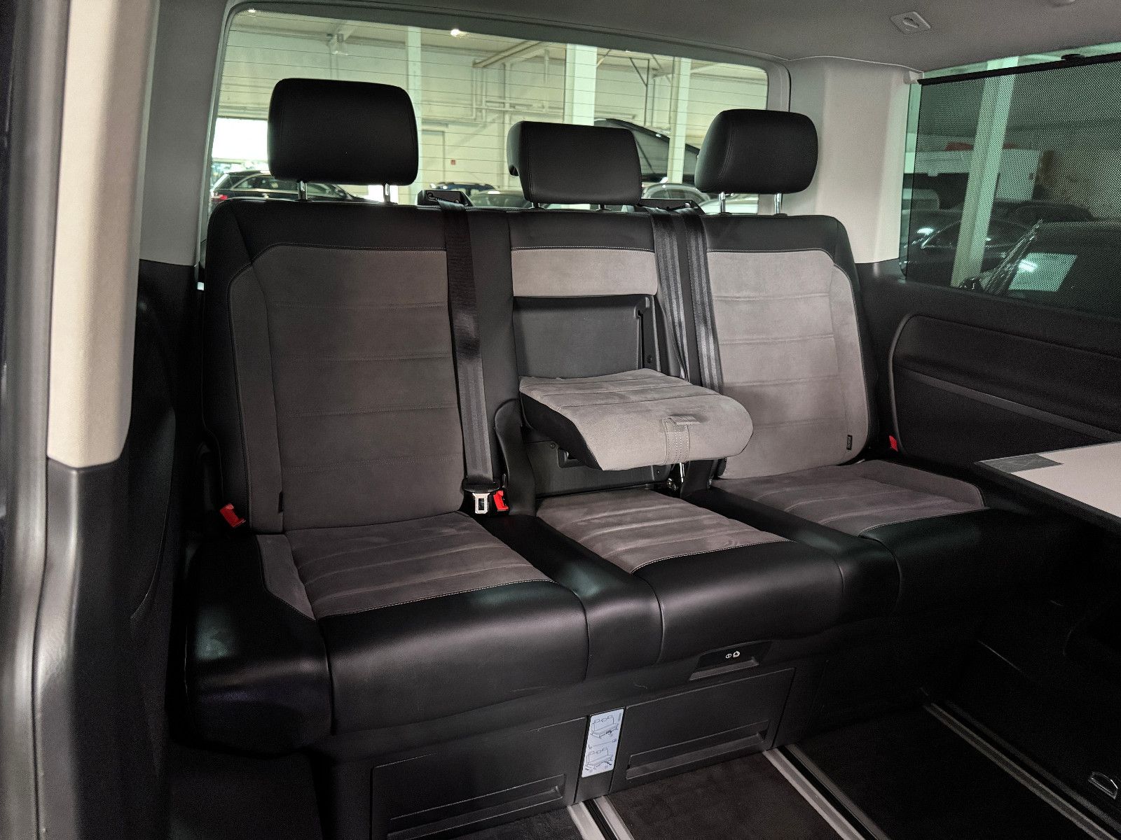 Fahrzeugabbildung Volkswagen T6.1 DSG 4MOTION IQ.DRIVE 7SITZER GENERATION SIX