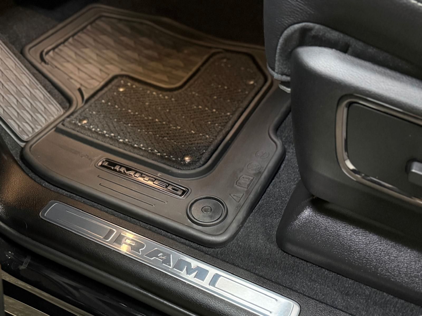 Fahrzeugabbildung Dodge LIMITED HURRICANE 3.0L-HO 540 PS - RAMBOX-MWK