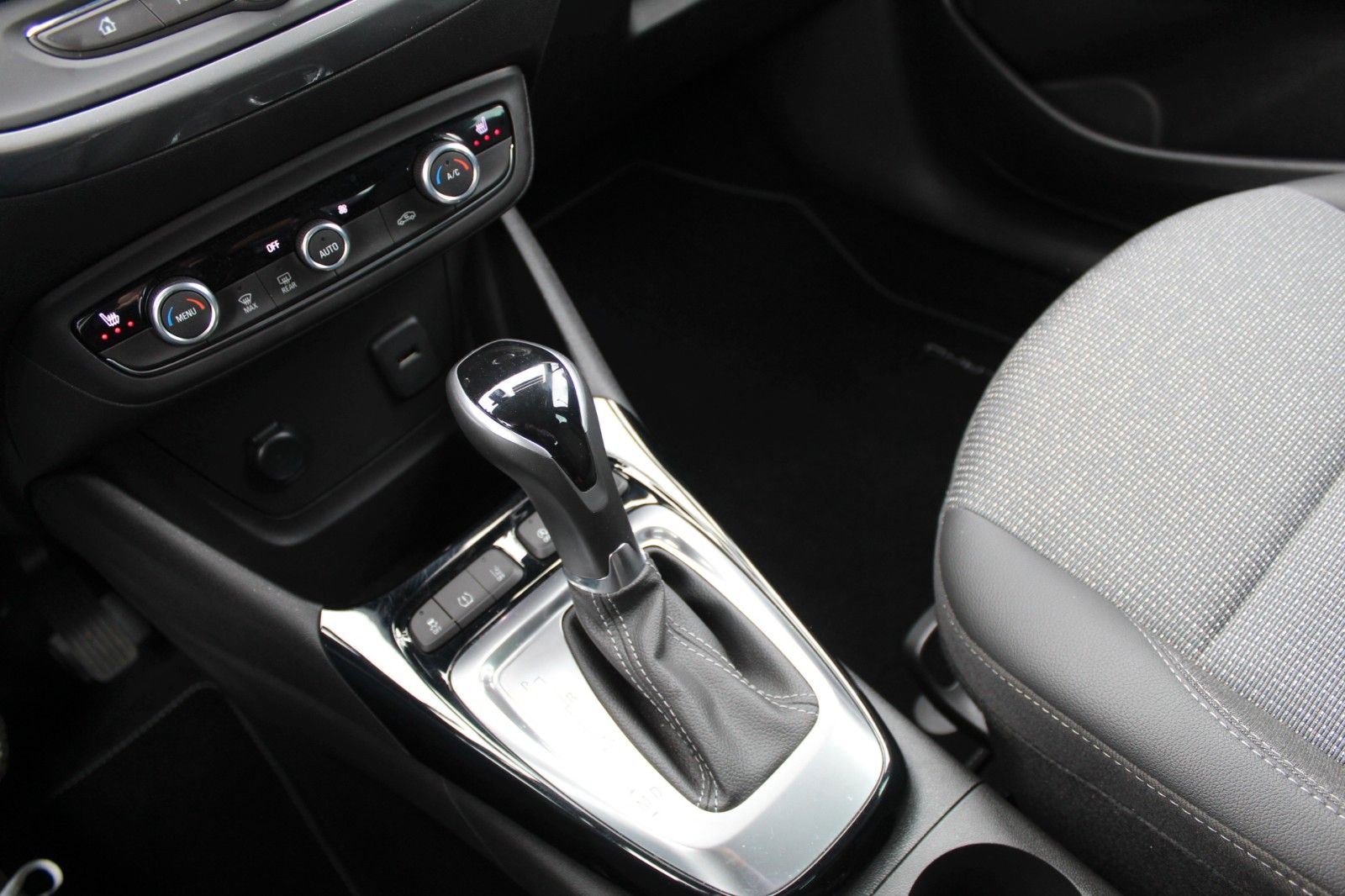 Fahrzeugabbildung Opel Crossland  Elegance  Automatik*Kamera*Sitzh.