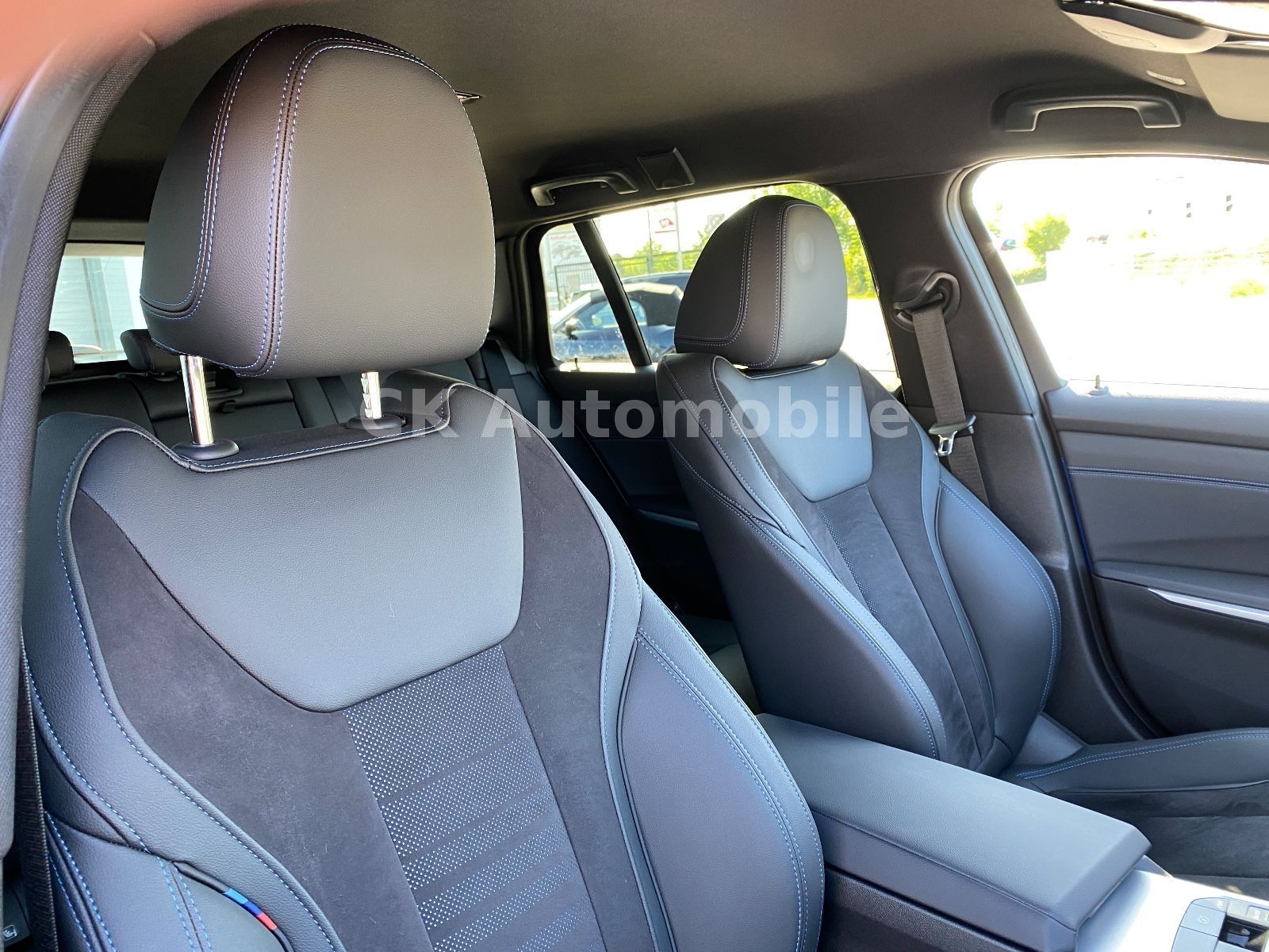 Fahrzeugabbildung BMW 320d xDrive Touring M-Sport/Navi/LED/ACC/360°Kam