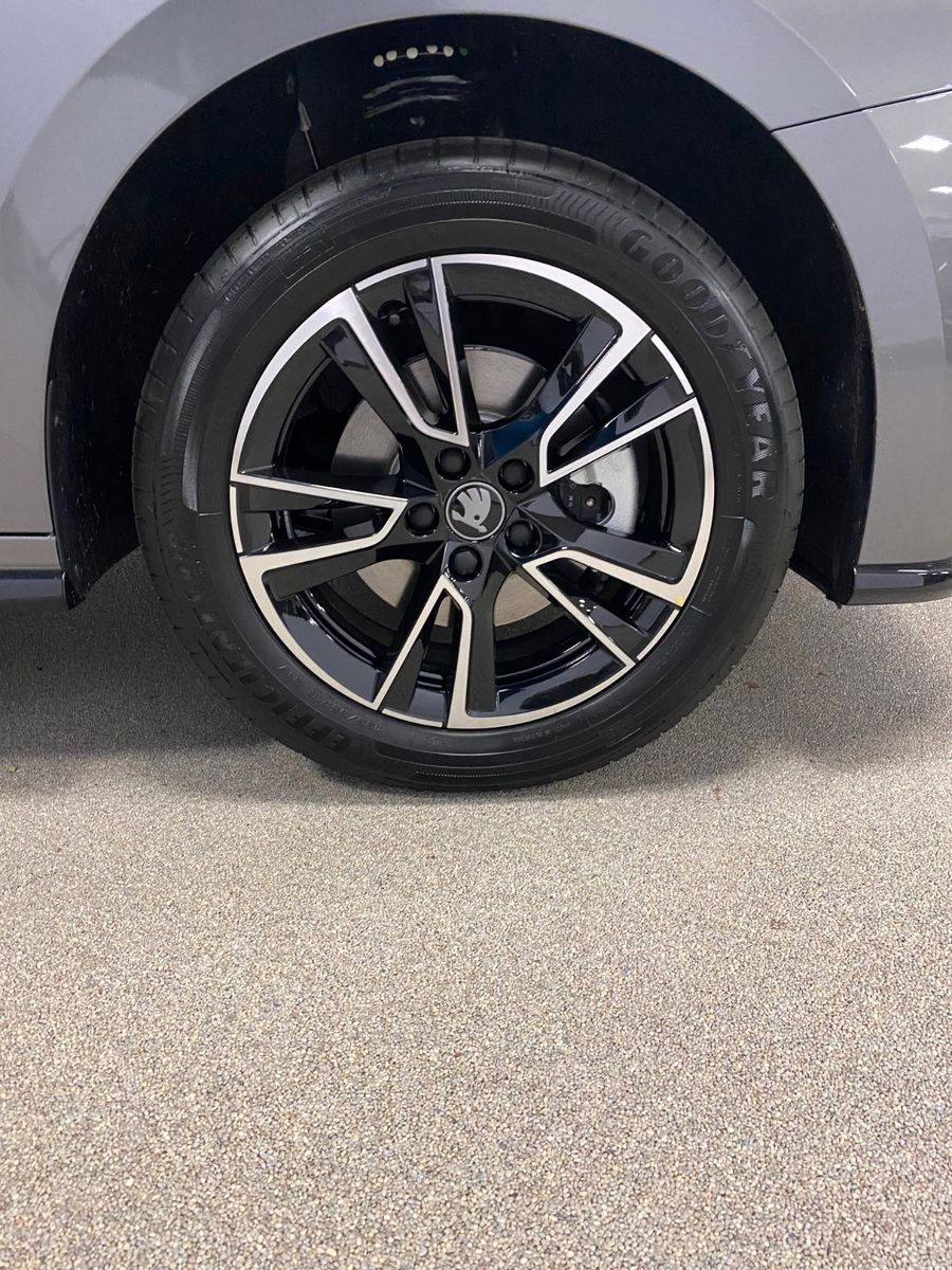 Fahrzeugabbildung SKODA Fabia 1.0 TSI DSG Monte Carlo+KAMERA+AppCon+PDC+