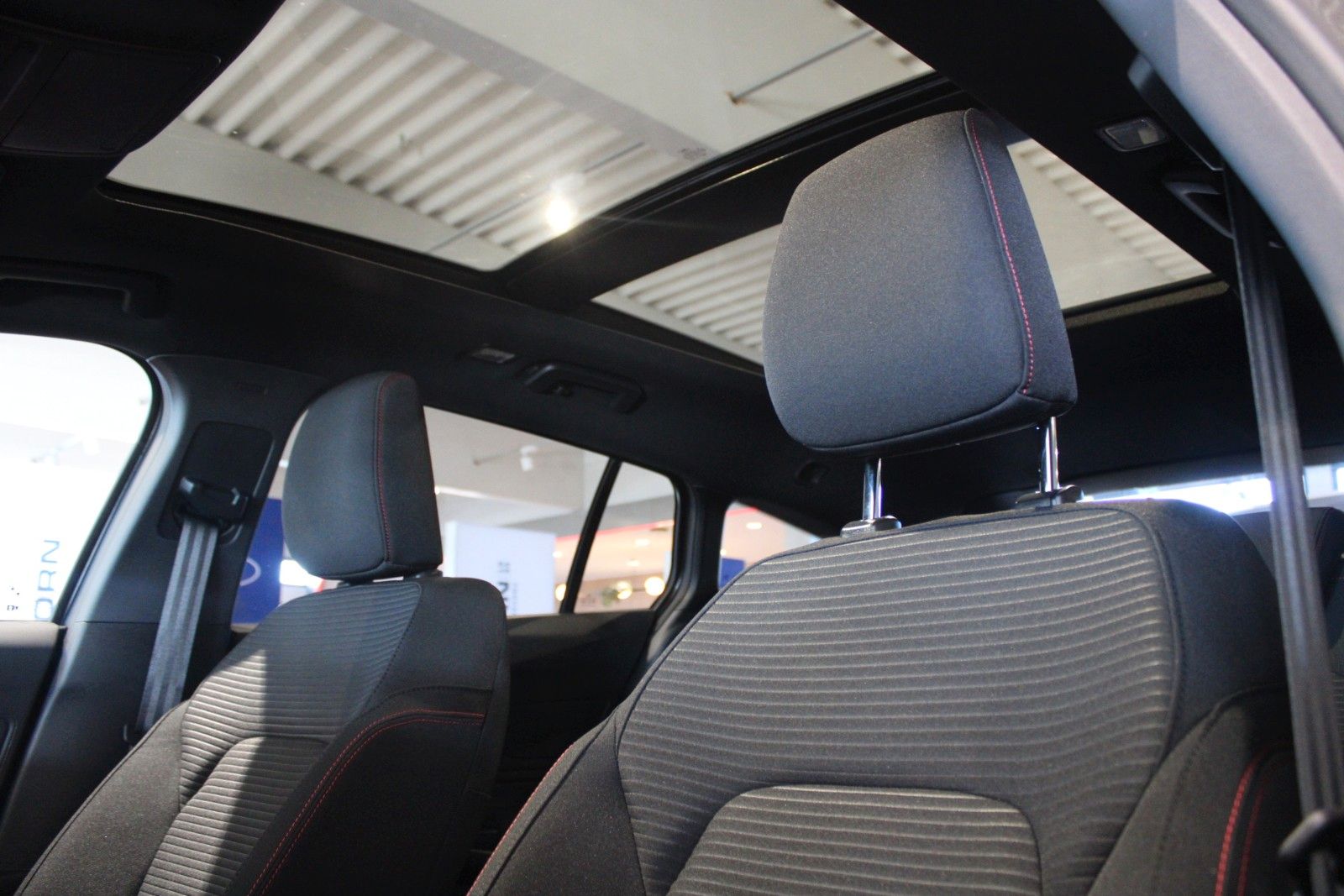 Fahrzeugabbildung Ford Focus ST-Line X Automatik PANODACH + 18 ZOLL
