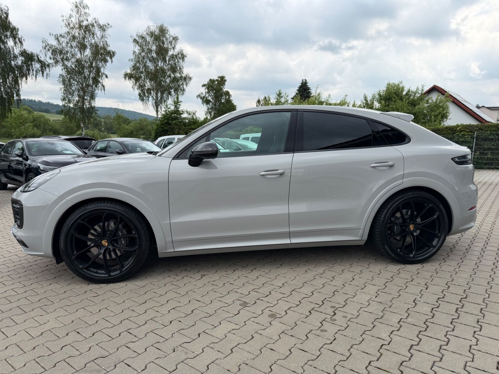 Fahrzeugabbildung Porsche Cayenne Coupe°Kreide°Sportpaket°AHK°Carbon°22Zol