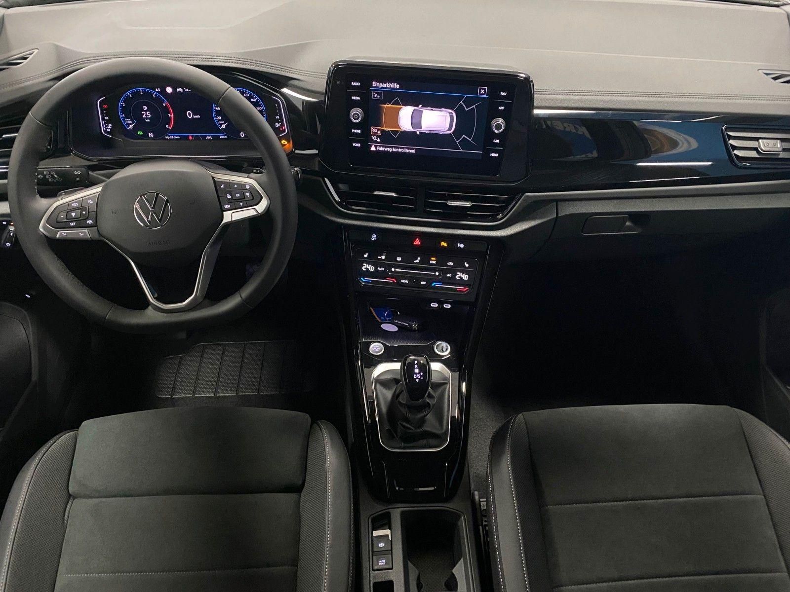 Fahrzeugabbildung Volkswagen T-Roc 1.5 TSI DSG Style+NAVI+IQ-MATRIX+Black Sty