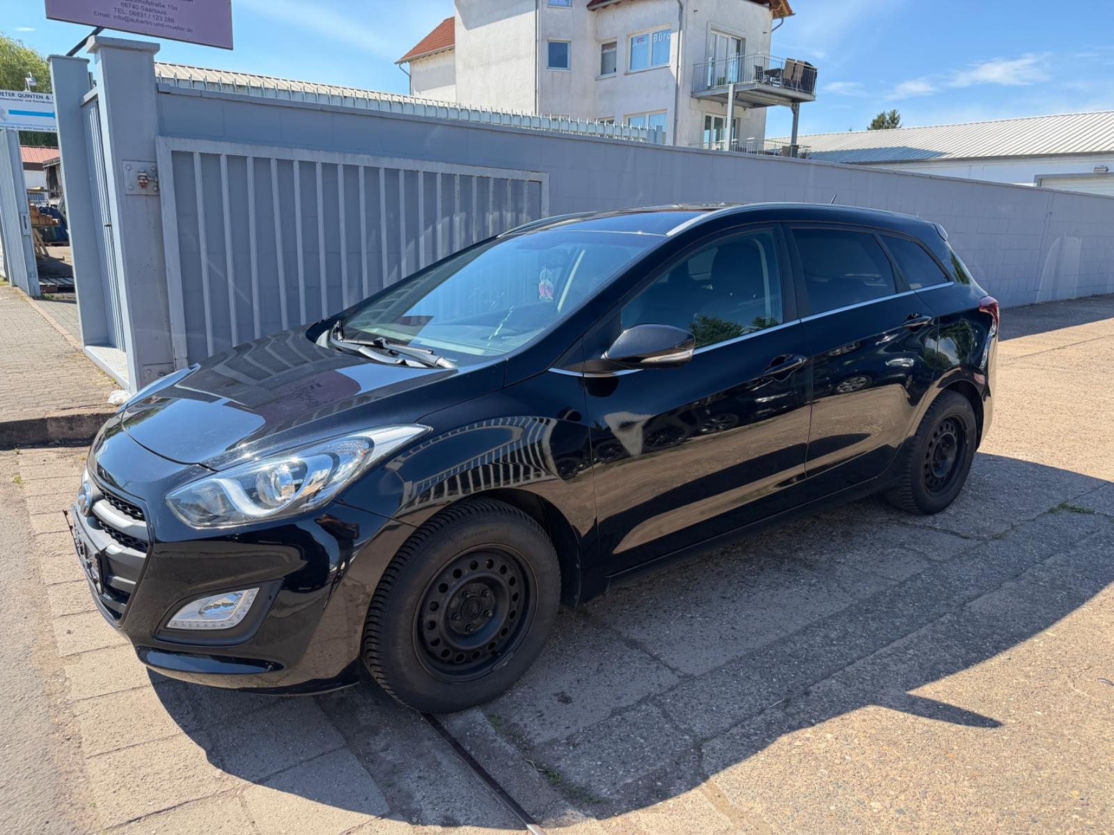 Hyundai i30 2015 — photo 13