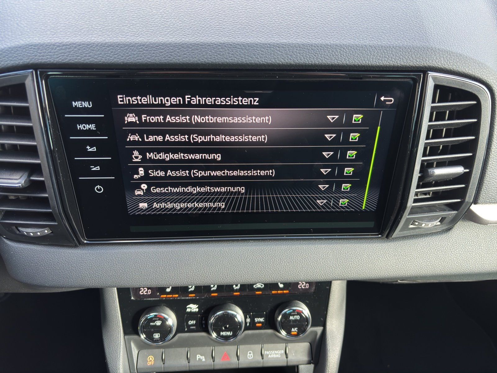 Fahrzeugabbildung SKODA Karoq Balance 1,5 TSI 110 kW DSG AHK/MATRIX/LED
