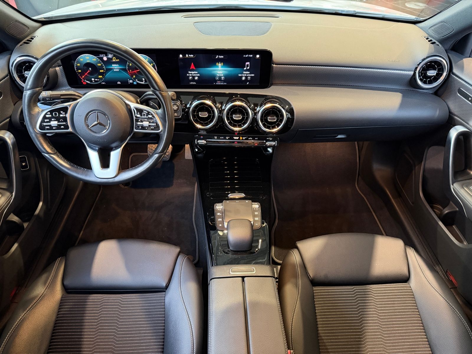 Fahrzeugabbildung Mercedes-Benz A 200 Limousine Progressive NIGHT 360° DIST