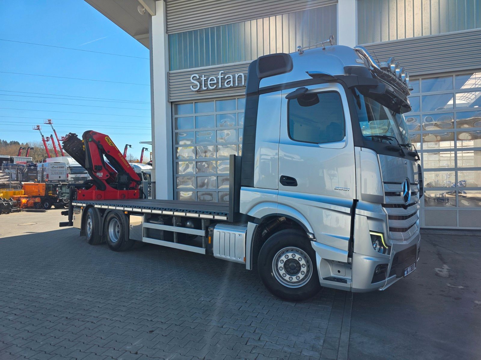 Fahrzeugabbildung Mercedes-Benz Actros 2551 L 6x2 Palfinger PK22002 Funk Solo