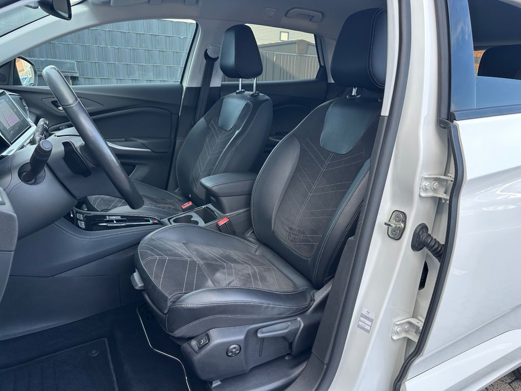 Fahrzeugabbildung Opel Grandland 1.5 D Automatik Elegance NAV+MATRIX
