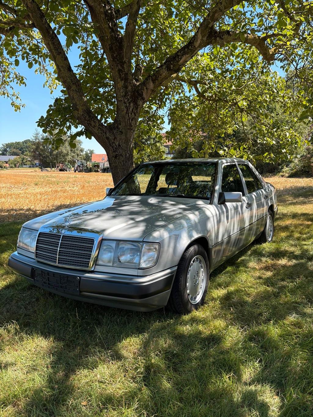 Mercedes-Benz Mercedes Benz W124 260E Oldtimer H Kennzei...