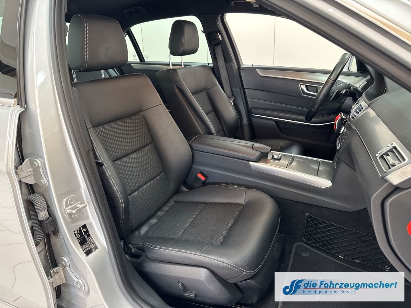 Fahrzeugabbildung Mercedes-Benz E 200 CGI BlueEf.Avantgarde LED Klimaaut Ambient