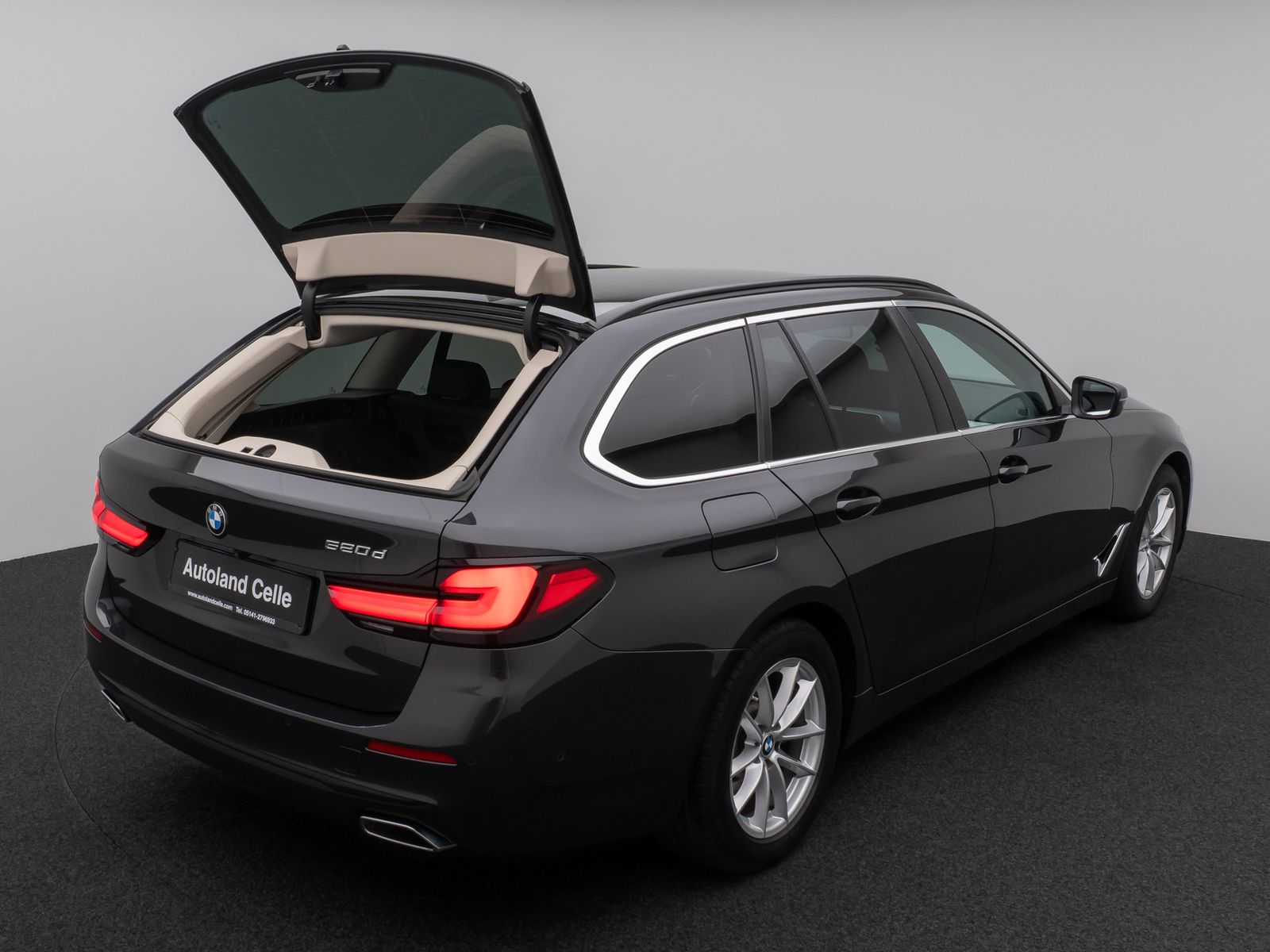 Fahrzeugabbildung BMW 520d Kamera DAB 4xKlima AHK Alarm Leder Sport