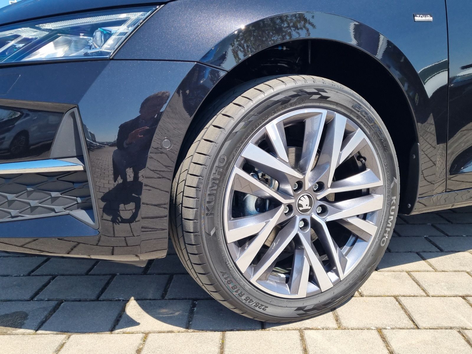 Fahrzeugabbildung SKODA Octavia Combi 2.0 TDI Tour PANO AHK Canton 18"