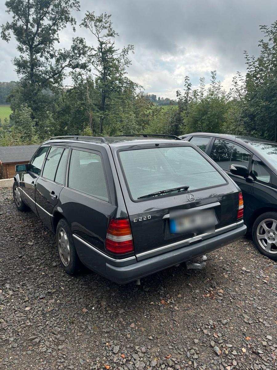 Mercedes-Benz E 220