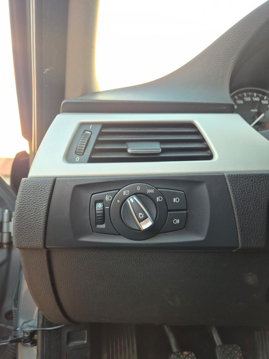 BMW 320 2009 — photo 12