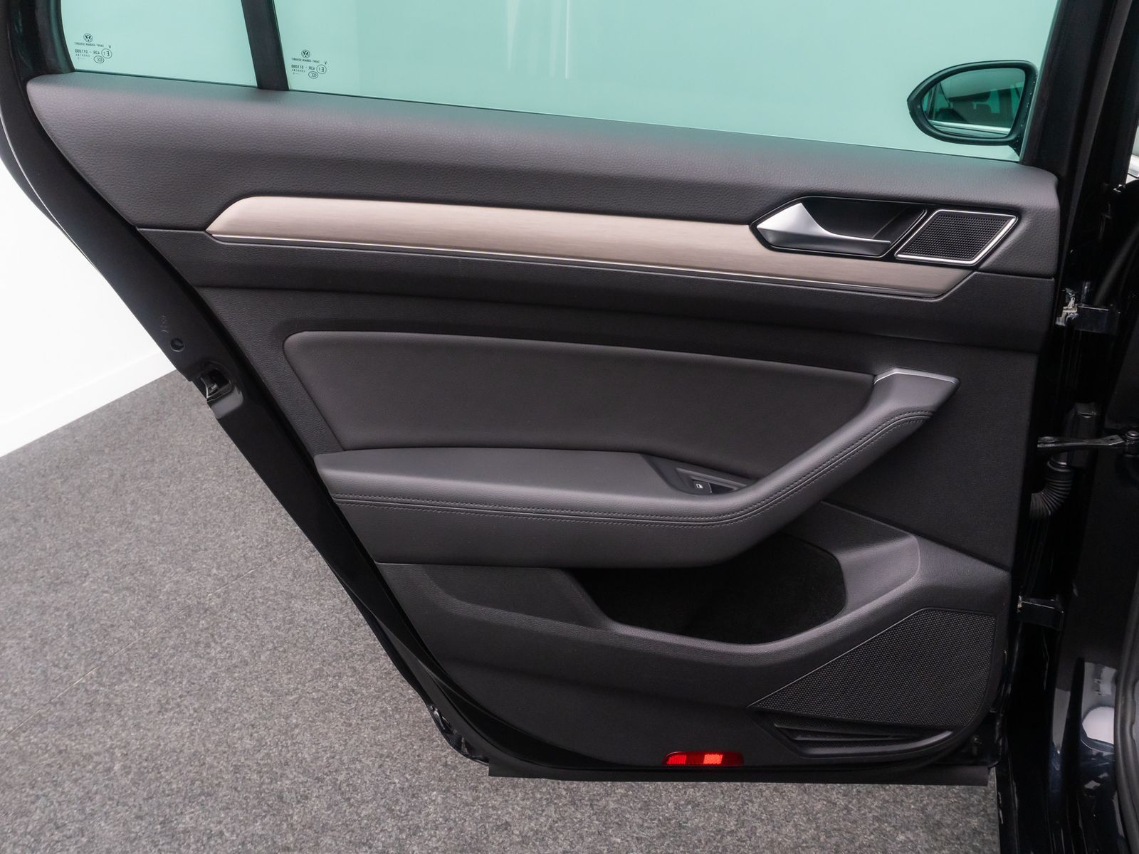 Fahrzeugabbildung Volkswagen Passat Variant 2.0 Highline PDC Massage AHK 18"