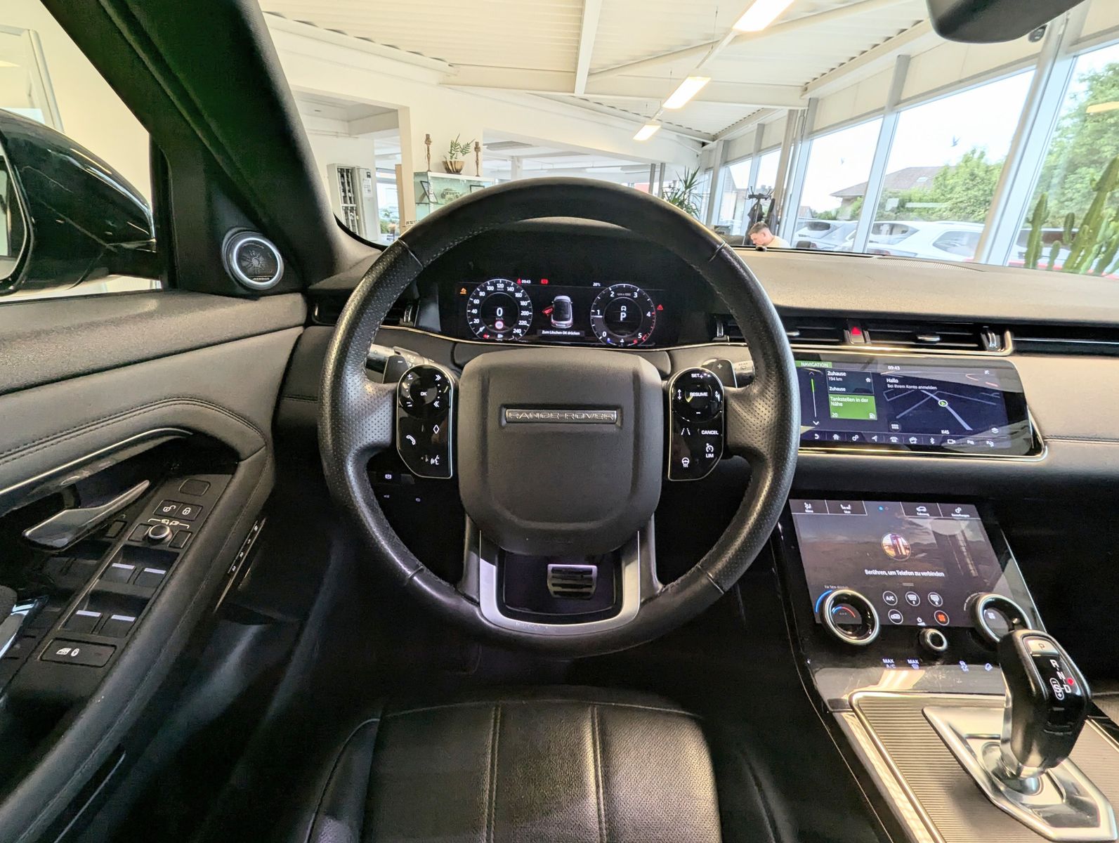 LAND ROVER Range Rover Evoque D180 R-Dynamic SE Pano HUD 20 - Image 19