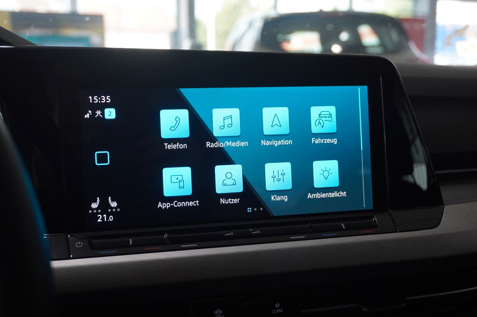 Fahrzeugabbildung Volkswagen Golf VIII Variant 2.0 TDI LIFE NAVI/LED/KAMERA