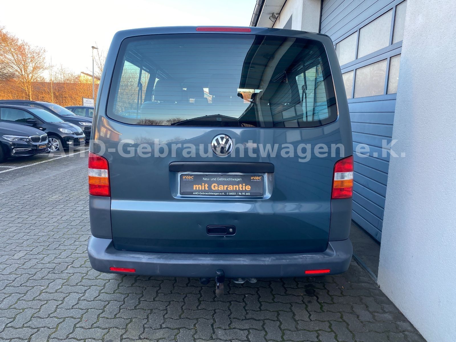Fahrzeugabbildung Volkswagen T5 Langer Radstand 1.9 TDI 9-Sitzer Klima AHK