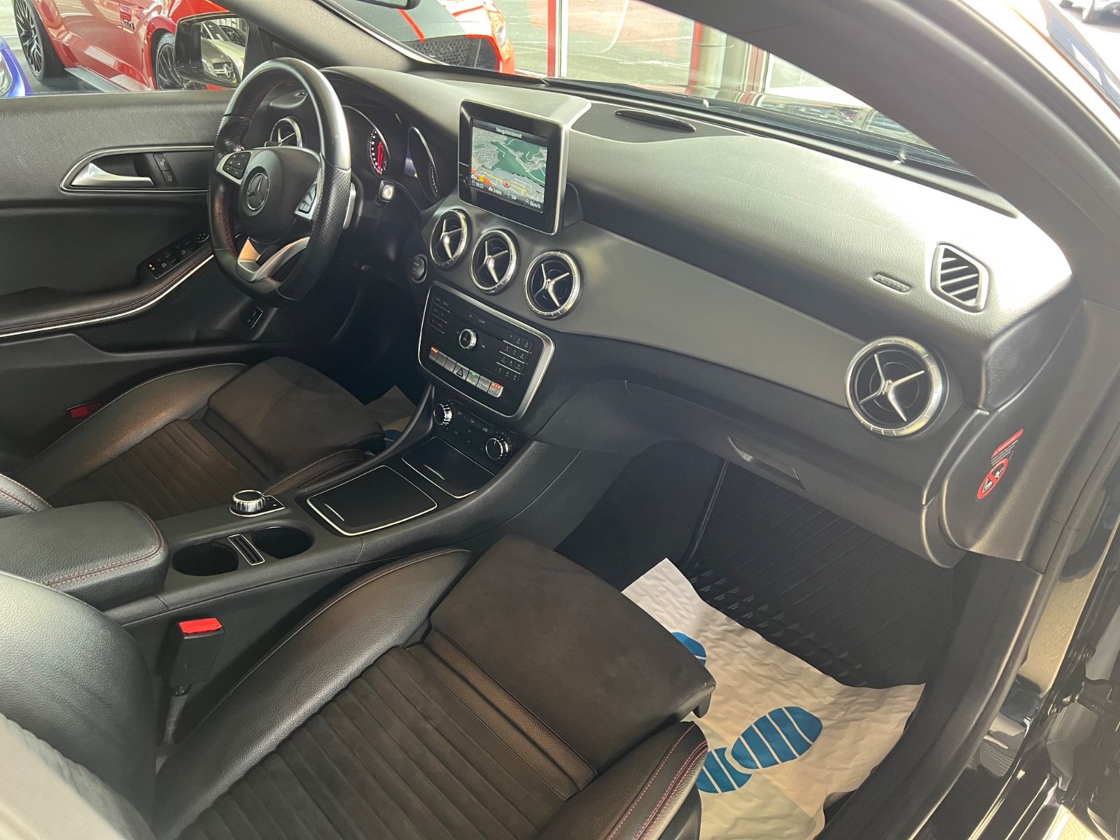 Fahrzeugabbildung Mercedes-Benz CLA 250 4Matic AMG Line *SCHECKHEFT BEI MERCEDES