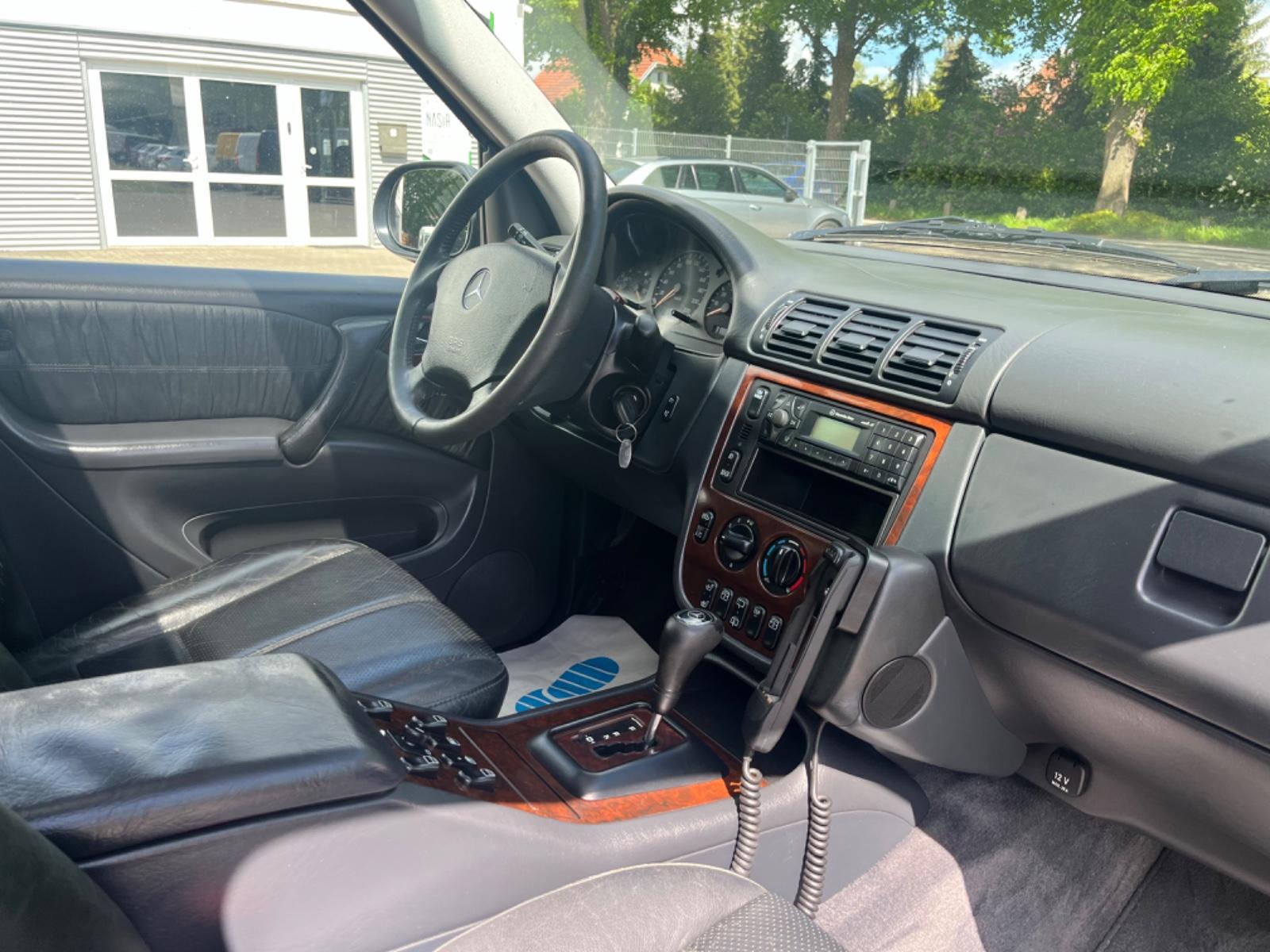 Mercedes-Benz ML 320 3.2 /AHK/KLIMA/SITZH/TEMPO