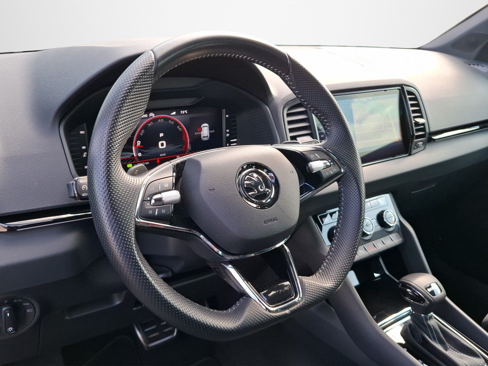 SKODA Karoq 1.5 TSI Sportline DSG / STHZG / NAVI / LED - Image 11