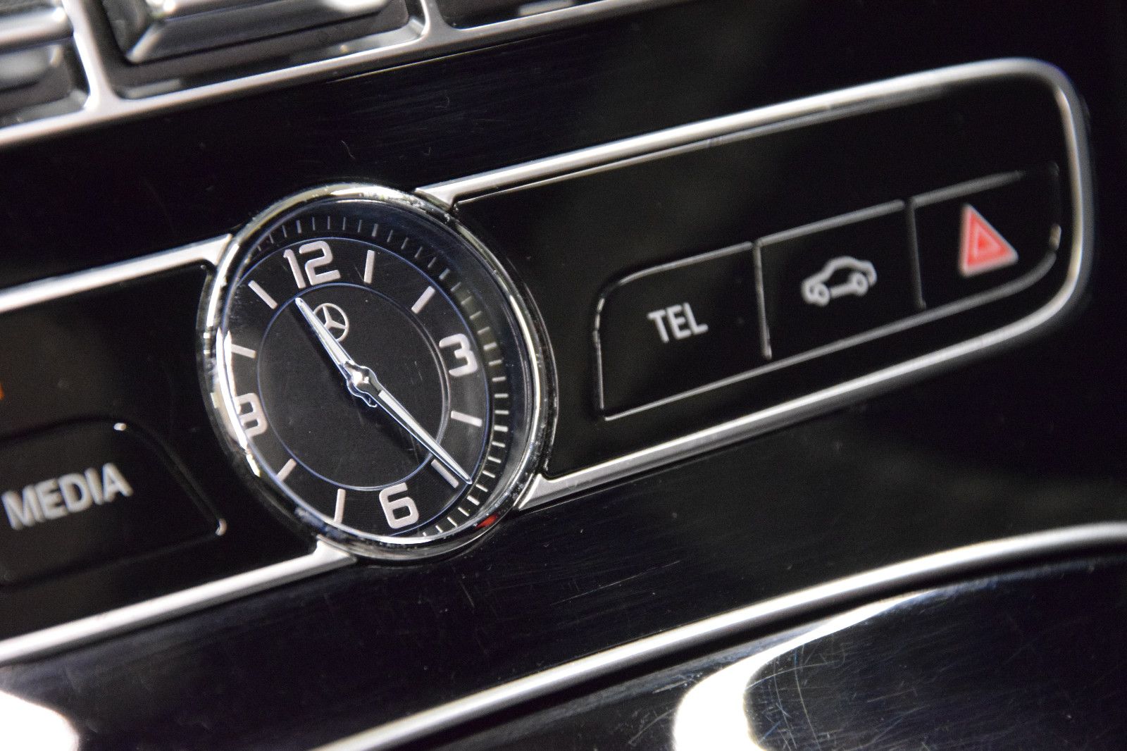 Fahrzeugabbildung Mercedes-Benz E43 AMG 4Matic Limousine Pano Burmeser Night 20"