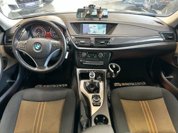 BMW X1 18 d xDrive *Navi*Pano*BiXenon*AHK*