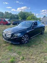 Mercedes-Benz E 300 AVANTGARDE Autom. AVANTGARDE - Mercedes-Benz E 300: Limousine