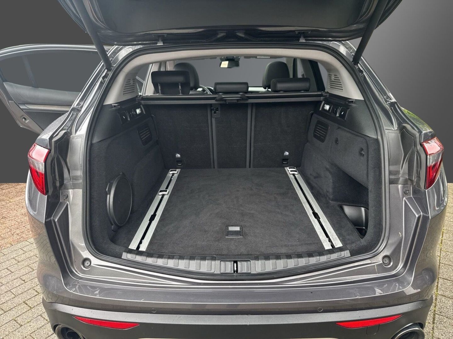 Fahrzeugabbildung Alfa Romeo Stelvio Super Q4 -Panoramadach-Xenon-AHK-