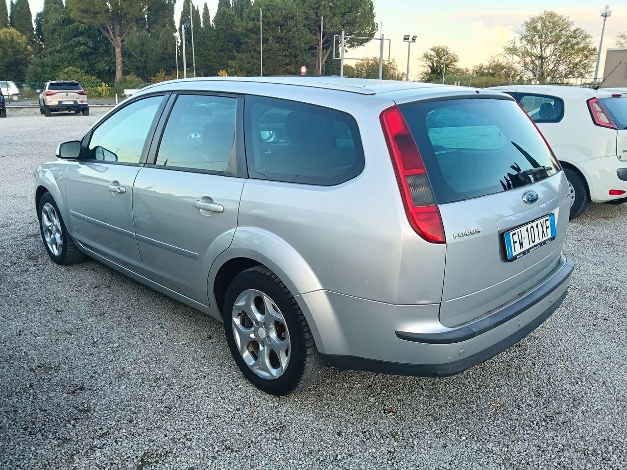 Ford Focus 2008 — interior