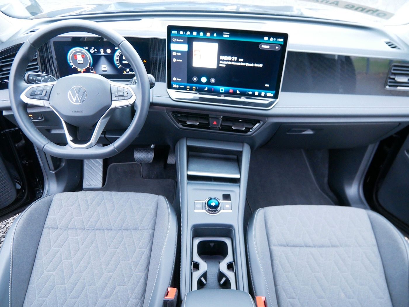 Fahrzeugabbildung Volkswagen Tiguan 1.5 eTSI Life NEU52T Matrix AHK Kamera AC