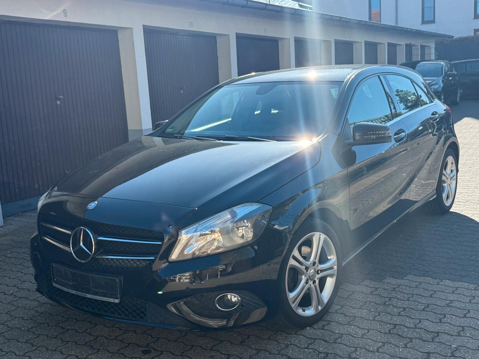 Mercedes-Benz A 180 "Style"Sportsitze/Leder/Navi/PDC/SHZ/Multi