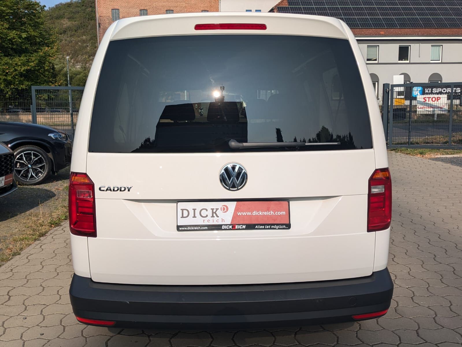 Fahrzeugabbildung Volkswagen Caddy Maxi 2.0 TDI DSG 7-Sit./KLIMA/NAVI/TEMP