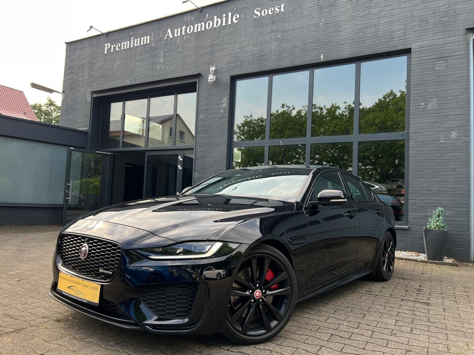 JAGUAR XE
