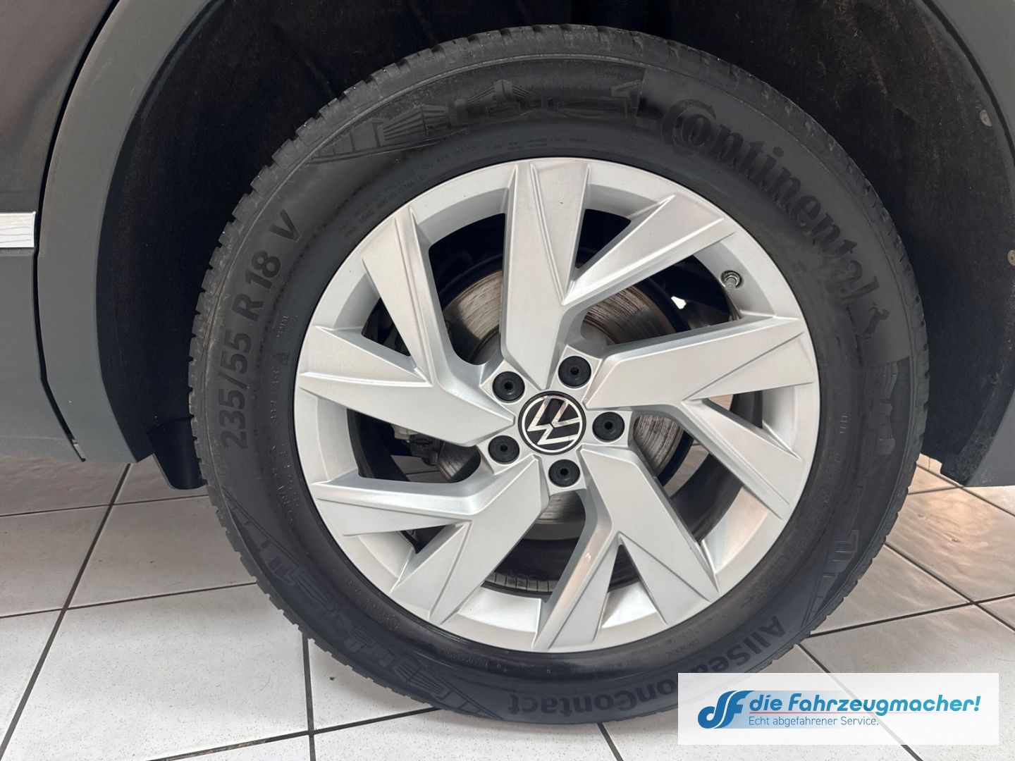 Fahrzeugabbildung Volkswagen Tiguan Life 4Motion 2.0 TDI AHK-klappbar Navi Di