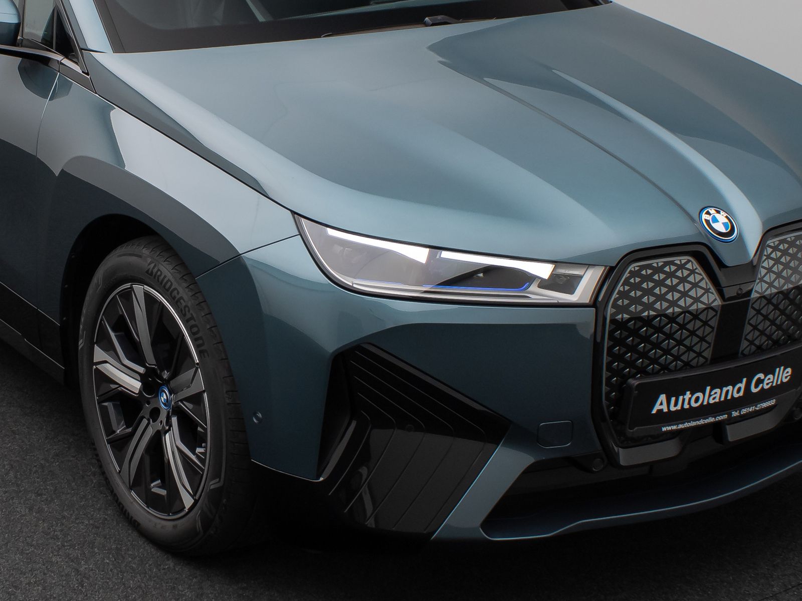 Fahrzeugabbildung BMW iX xD40 Sport Panorama 360° Laser DAB H/K 21Zoll