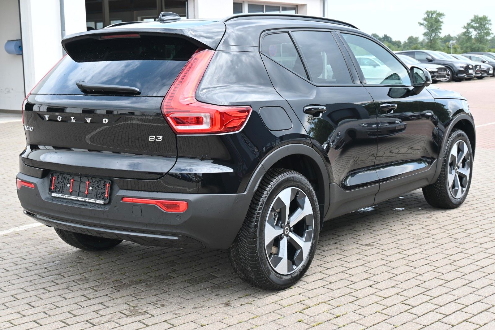 Fahrzeugabbildung Volvo XC40 B3 DKG Plus Dark*FSHZG*360°*AHK*AllSeason