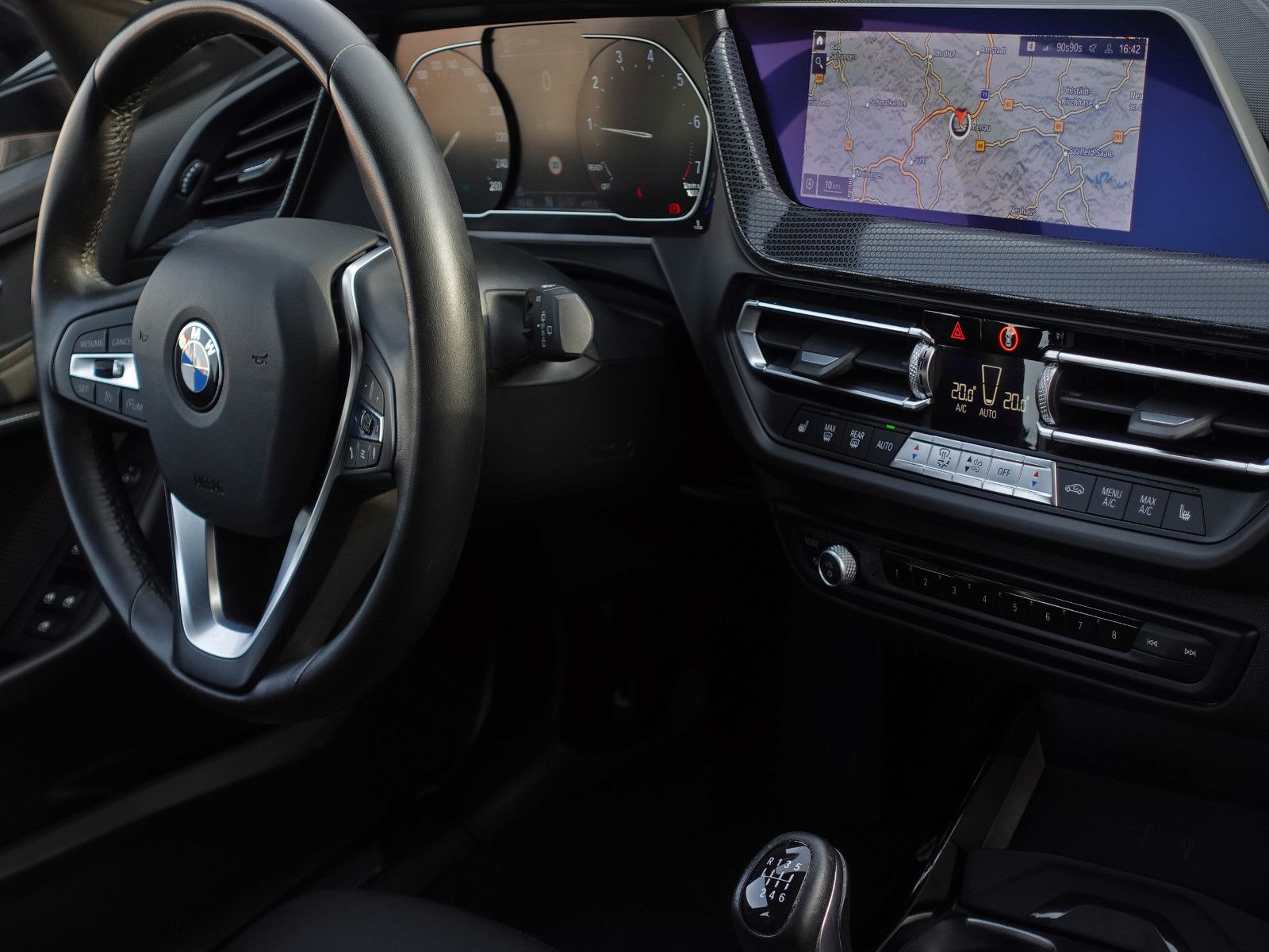 Fahrzeugabbildung BMW 118i Sport Line Navi CarPlay LED-Pkt.