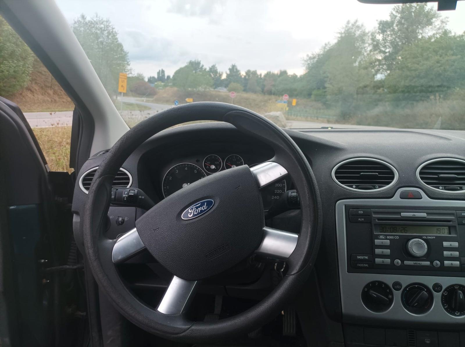 Ford Focus 2007 — photo 12