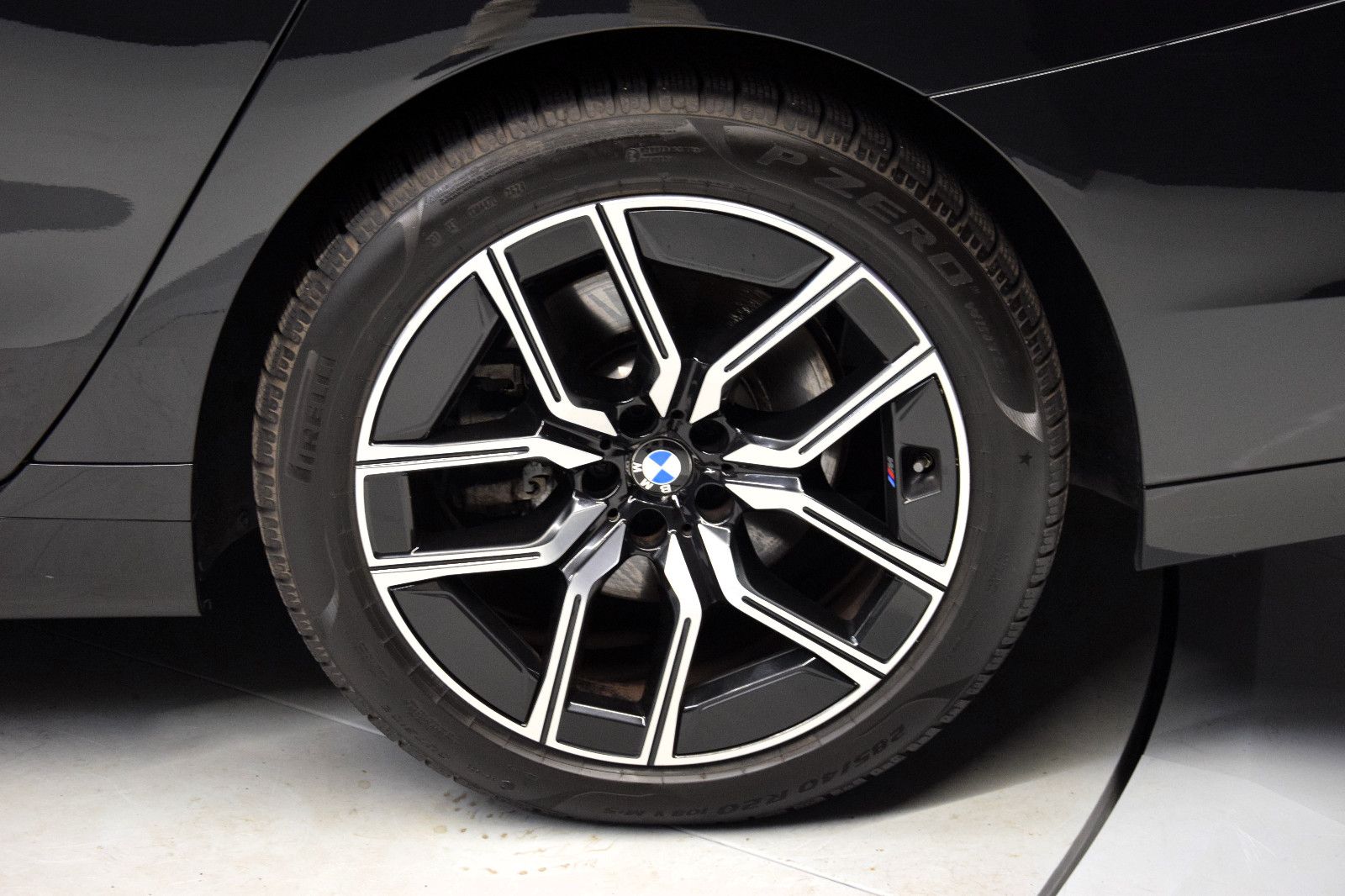 Fahrzeugabbildung BMW 740 d xDrive M Sport Pano Memory Luft B&W STHZ