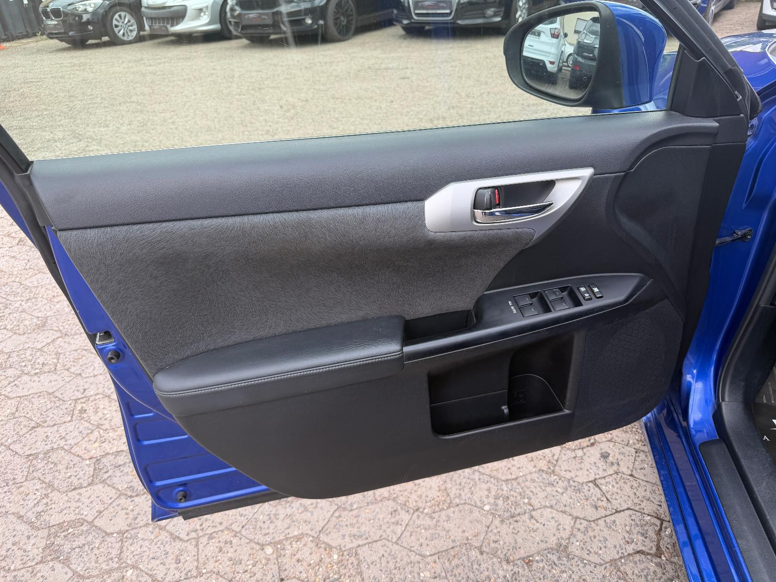 Lexus CT 200h Hybride 136 ch Dynamic • Boîte auto • 135 000 km • Phares LED • Radars AV/AR • Keyless