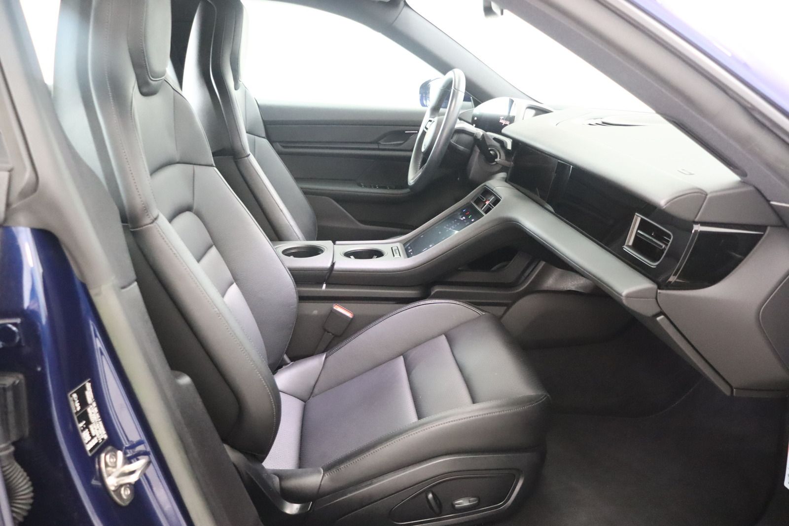 Fahrzeugabbildung Porsche Taycan 4 Cross Turismo * Luftfederung * LED