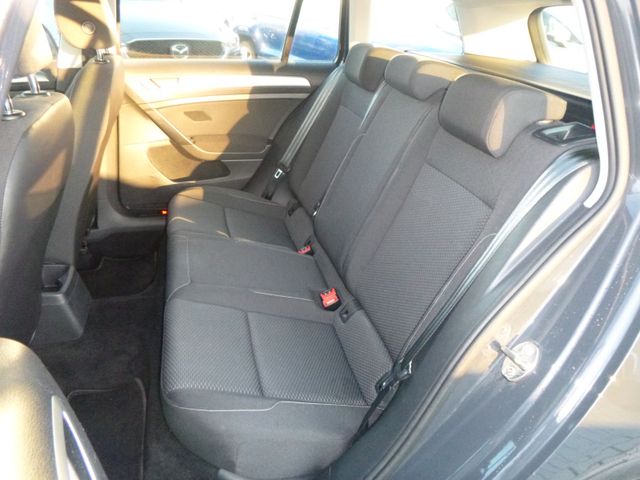 Fahrzeugabbildung Volkswagen Golf VII Variant >Navi/Klima/VW Connect<