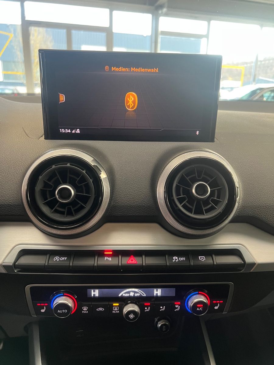 Fahrzeugabbildung Audi Q2 35 TDI quattro S line *PANORAMADACH*