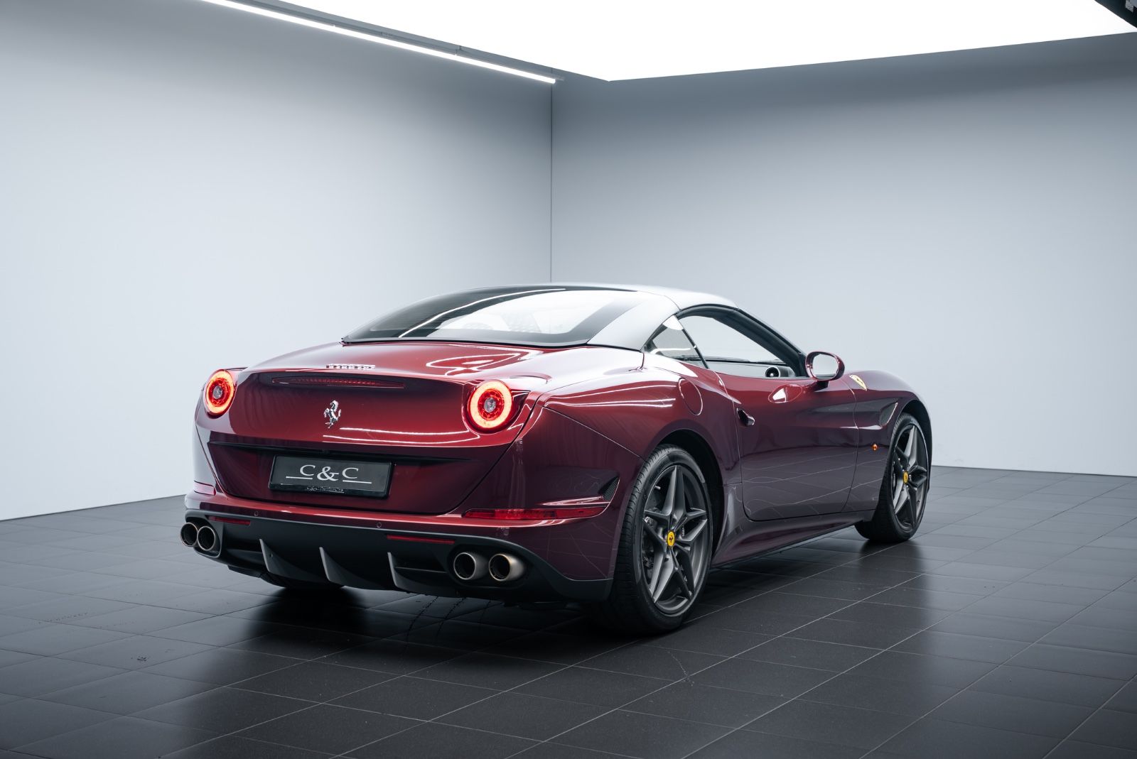 Fahrzeugabbildung Ferrari California T ATELIER/SPECIAL COLOUR/WENIG KM
